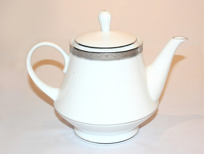 Noritake Signature Platinum Teapot With Lid  1.2l